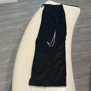 Nike YOUTH XL Black trainer pants
